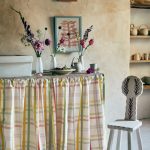 Von Cottagecore zu Farmhouse Interiors: Warum der Landhausstil boomt