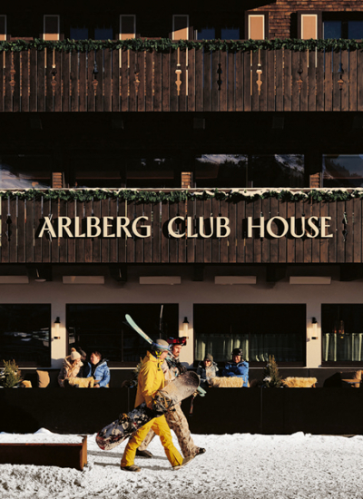 Aussenfassade skifahrer Arlberg Club House ©Robertrieger 33 decohome.de
