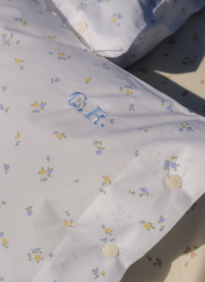 Dalfilo Bettwaesche blumen initial Perkal Blumen 3 Copyright Dalfilo decohome.de