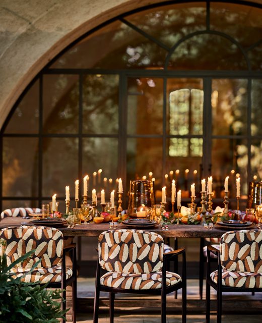 Grafische Vorhänge und Bezugsstoffe: Highlights aus den Herbstkollektionen 2025