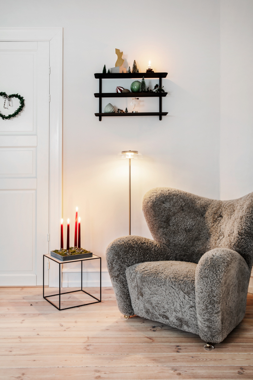 Teddy Sessel Regal mit Weihnachtsdeko Skandi Adventskranz decohome.de Teddy Sessel Regal mit Weihnachtsdeko Skandi Adventskranz decohome.de