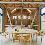 Materialquelle Natur: So wird aus einer alten Scheune ein modernes Cottage