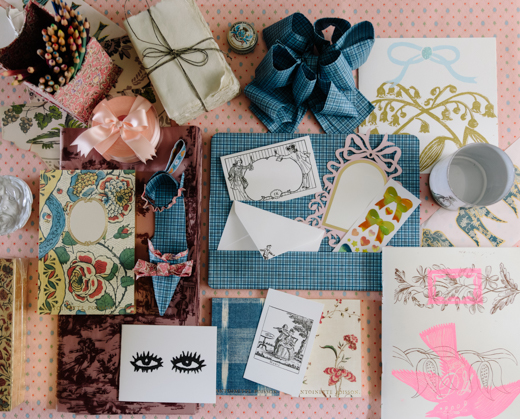 geschenkverpackung ideen individuell schleifen karten rosa blau LIPR Choosing Keeping Rococo Christmas Maria Bell (5) decohome.de