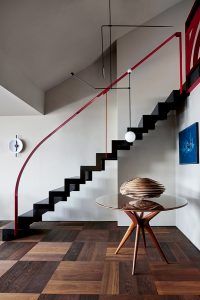 Atelierwohnung Muenchen Treppe Wohnen mit dunklen Farben decohome.de Atelierwohnung Muenchen Treppe Wohnen mit dunklen Farben decohome.de