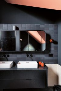 Atelierwohnung Muenchen dunkles Bad decohome.de Atelierwohnung Muenchen dunkles Bad decohome.de