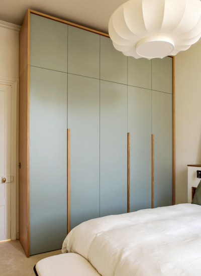 Plum Living Kleiderschrank raumhoch Hervé Goluza decohome.de