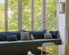 Plum Living blaue Sitzbank Fenster Hervé Goluza decohome.de