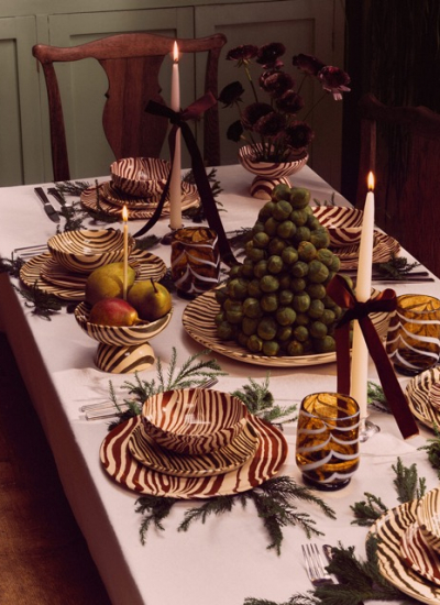 weihnachtsdinner henry holland gestreiftes geschirr rosenkohl turm decohome.de
