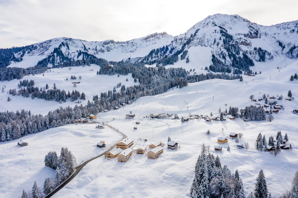 Berghotel Außenansicht Winter Fuchsegg Eco Lodge © www.guenterstandl.de decohome.de