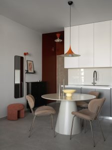 Essecke weiß Einrichten mit bunten Farben Maxim Maximov decohome.de