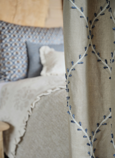 Wohntrends 2026 bestickter stoff fine decohome.de