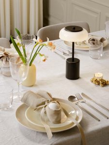 Nuura Tischdeko Ostern beige schwarz blossitablemini decohome.de