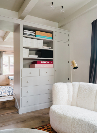 Sanierung Kapitaenshaus Denkmalschutz Sylt Gemuetlich Einbaubschrank Sessel decohome.de