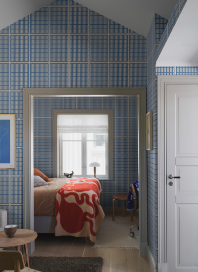 Borastapeter AlvarAalto Tapete blau Schlafzimmer decohome.de