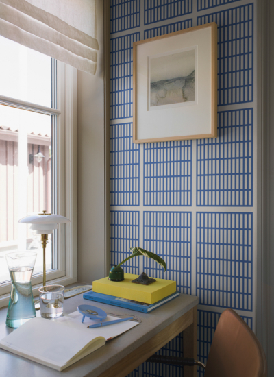 Borastapeter AlvarAlto Tapete blau Schreibtisch decohome.de