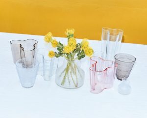 Iittala Alvar Aalto Collection Kastehelmi Ultima Thule Vasen Glas Tisch decohome.de Iittala Alvar Aalto Collection Kastehelmi Ultima Thule Vasen Glas Tisch decohome.de