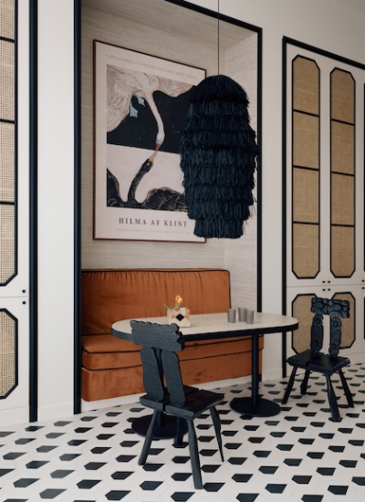 Kueche schwarz weiß Sitzecke Victoria Maria Charlotte Foto Amaury Laparra decohome.de