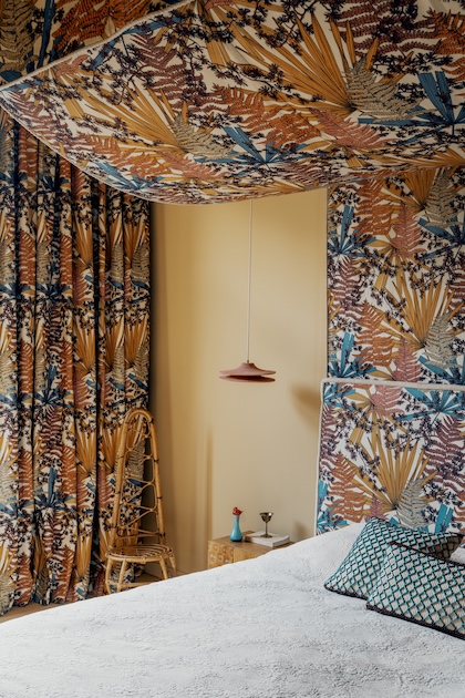 Schlafzimmer Baldachin Victoria Maria Charlotte Foto Amaury Laparra decohome.de