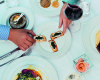 Berlin Carte blanche Essen auf weissen Tisch K © Florian Kroll S O Das Stue 56 decohome.de