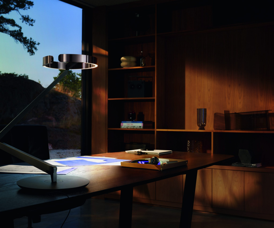 Homeoffice Arbeitszimmer Lampe auf Schreibtisch Karla Otto Occhio Gioia equilibrio Bohman+Sjoestrand decohome.de