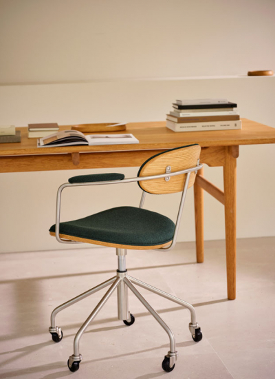 Homeoffice Holz Schreibtisch mit Stuhl CH327 oak oil CH621 oak stainless steel vidar 1062 v1 decohome.de