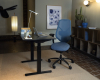 Mittel (Mereo Homeoffice Schreibtisch blauer Drehstuhl Mesh Launch 636 low).decohome.de