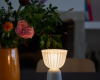 Outdoor Leuchten kleine Tischlampe Blumenstrauss Mittel (SWIING GRIS ARGILE MARSEILLE VISUELS2025 NICOLAS MATHEUS 1 BD) decohome.de