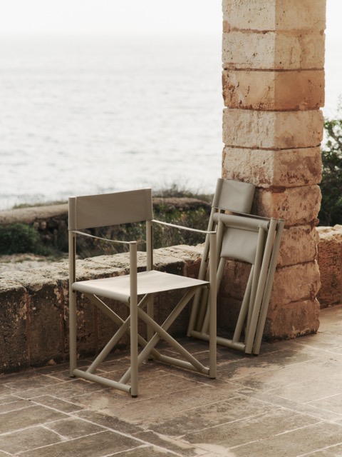 Regiestuehle Trendwatch Stuhl grau Stein Saeule Meer Mittel (Ferm Living SS25 1104271174 0220 sRGB High) decohome.de Regiestuehle Trendwatch Stuhl grau Stein Saeule Meer Mittel (Ferm Living SS25 1104271174 0220 sRGB High) decohome.de
