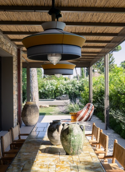 Trendwatch Regiestuehle Stuehle Esstisch vasen Mittel (SANDRA E MARCO FORTE DEI MARMI ph. monica spezia livinginside 38) decohome.de