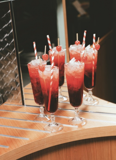 Wochenende Berlin Bar Goldes Kirsch Cocktails Mittel (K Goldies Bar Conrad Bauer 02) decohome.de