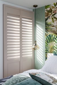 weiße Shutters Schlafzimmer JASNO decohomede.de weiße Shutters Schlafzimmer JASNO decohomede.de