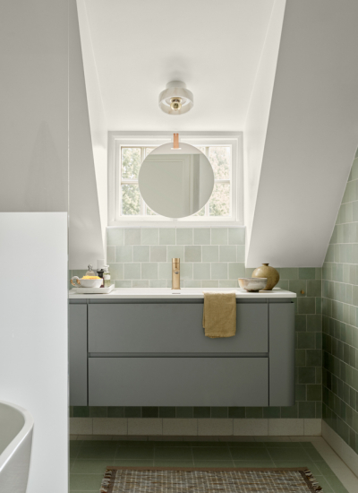 Homestory Toyine Sellers Badezimmer weiss grau gruen Andrea Papini decohome.de