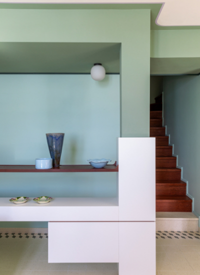 Architektur Ligurien Ferienvilla Marcante Testa flur nische wandgestaltung gruen und blau decohome.de