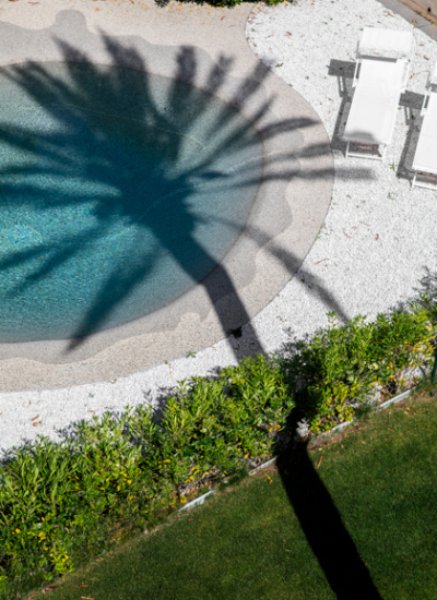Architektur Ligurien Ferienvilla Marcante Testa palmenschatten pool decohome.de