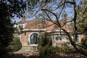 Aussenansicht Villa Bäume Cafeine decohome.de