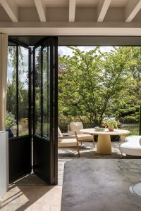 Blick auf Terrasse Cafeine alte Villa decohome.de