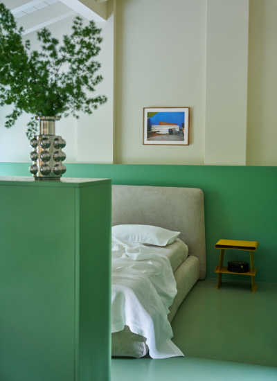 Casa Martilenkos Schlafzimmer gruene Wand Francesco Dolfo decohome.de