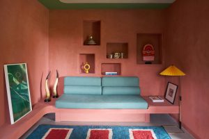 Casa Martilenkos Wohnzimmer rote Wand Ferienhaus in Italien Francesco Dolfo decohome.de Casa Martilenkos Wohnzimmer rote Wand Ferienhaus in Italien Francesco Dolfo decohome.de