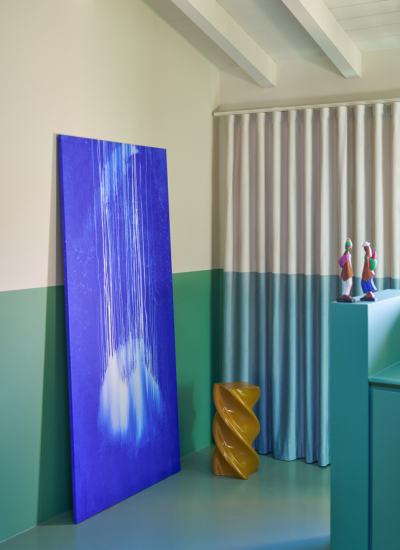 Casa Martilenkos blaues Kunstwerk Francesco Dolfo decohome.de