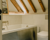 Fliesen glaenzende Badewanne Freddie Marriage decohome.de