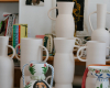 Serax Shirley Villavicencio Pizango Geschirr Vasen Teller bemalt Serax AW25 Shurleey EliasDerboven Atelier 05 decohome.de