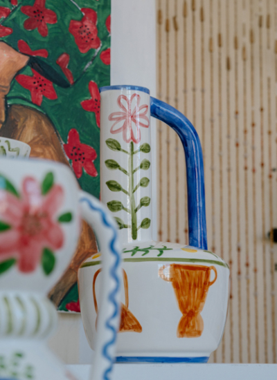 Serax Shirley Villavicencio Pizango Geschirr Vasen Teller bemalt Shurleey EliasDerboven Atelier 22 decohome.de