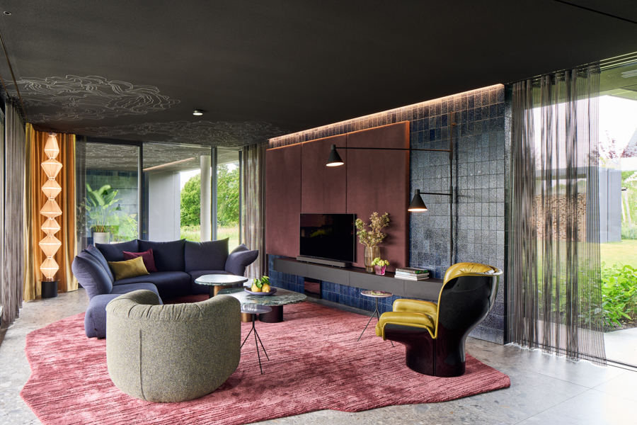 Wohnzimmer bunt grosse Fenster Philip Kottlorz decohome.de