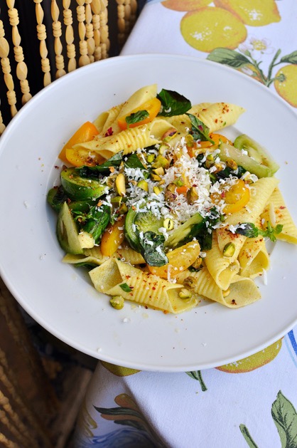 pasta rezepte vegetarischGarganelli mit rohen Tomaten, Ziegenkäse, Pistazien Minze decohome.de pasta rezepte vegetarischGarganelli mit rohen Tomaten, Ziegenkäse, Pistazien Minze decohome.de