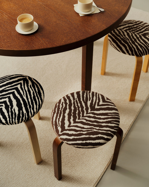 Wilde Seiten: Artek legt sein ikonisches Zebra Design neu auf