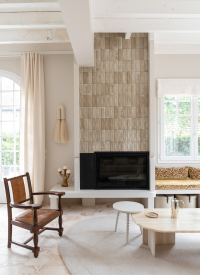 Kamin Wohnzimmer beige Fliesen Julien Fernandez decohome.de