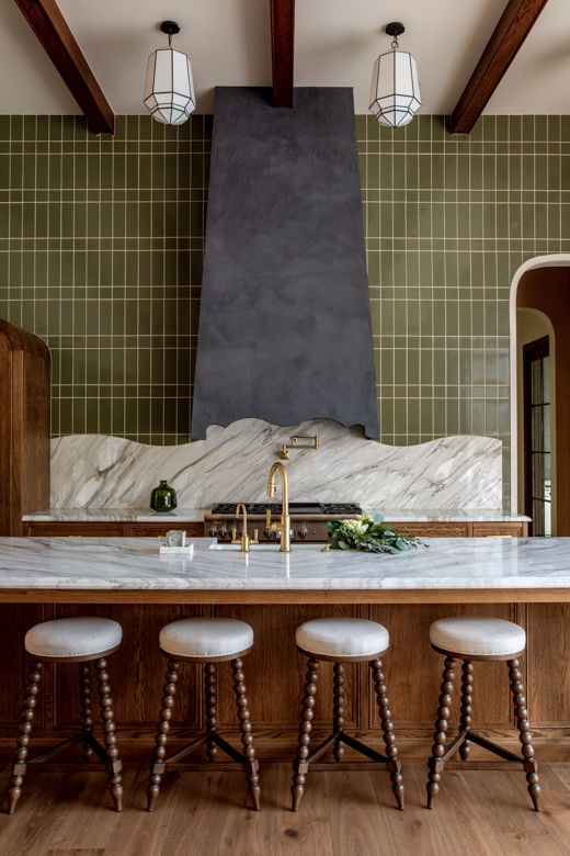 Officine Gullo Modern Elm LindsaySalazar farmhouse kitchen decohome.de Officine Gullo Modern Elm LindsaySalazar farmhouse kitchen decohome.de
