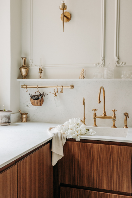 Plum Living Viktoria Askerow Fotograf Lili in Wonderland landhauskueche spuele weiss holz decohome.de Plum Living Viktoria Askerow Fotograf Lili in Wonderland landhauskueche spuele weiss holz decohome.de