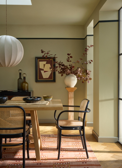 wandfarben kombinieren little greene new colour card farbkarte 31 LG 2026 New Colours esszimmer modern gestrichene wand schearze borduere decohome.de