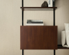 1 Omexco Mirari Regal vor beiger Wand decohome.de